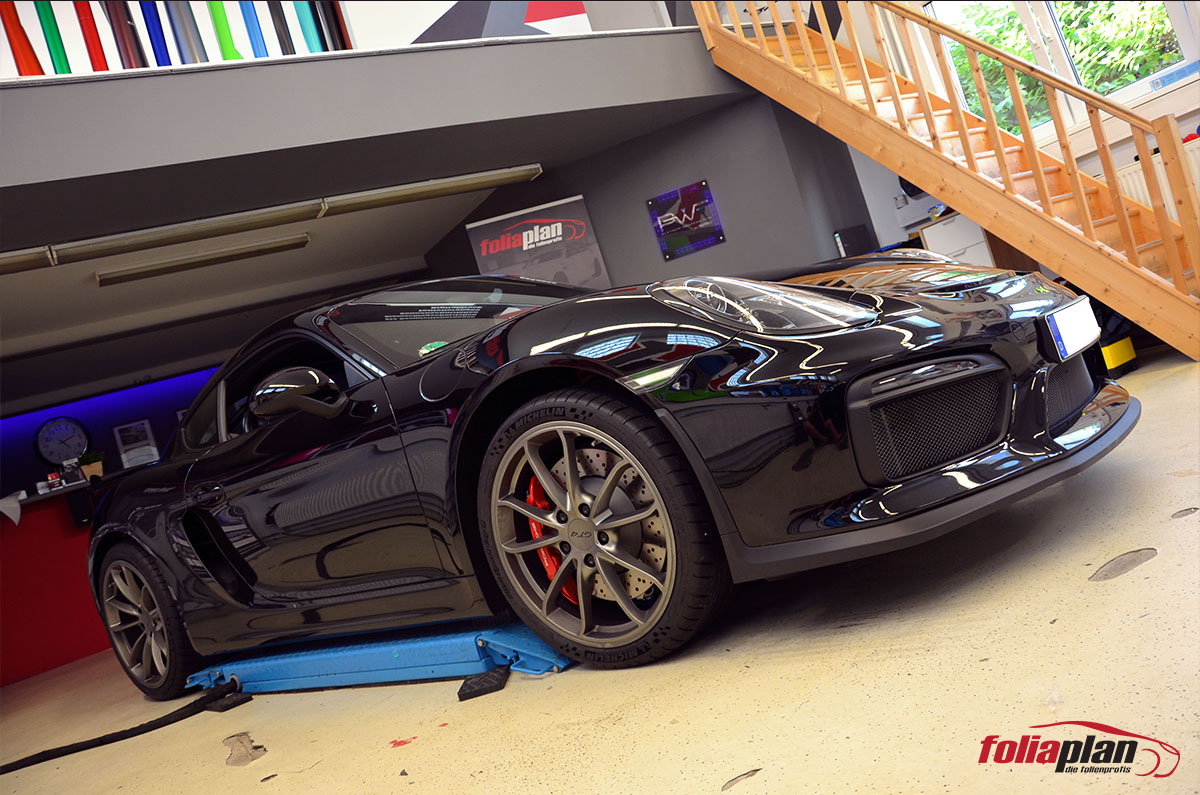 Porsche GT4 in der Garage folierung foliaplan